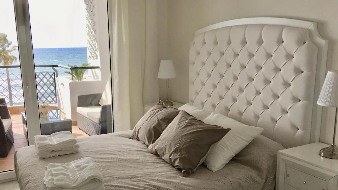 Mi Capricho B17 Beachfront Apartment Sitio de Calahonda