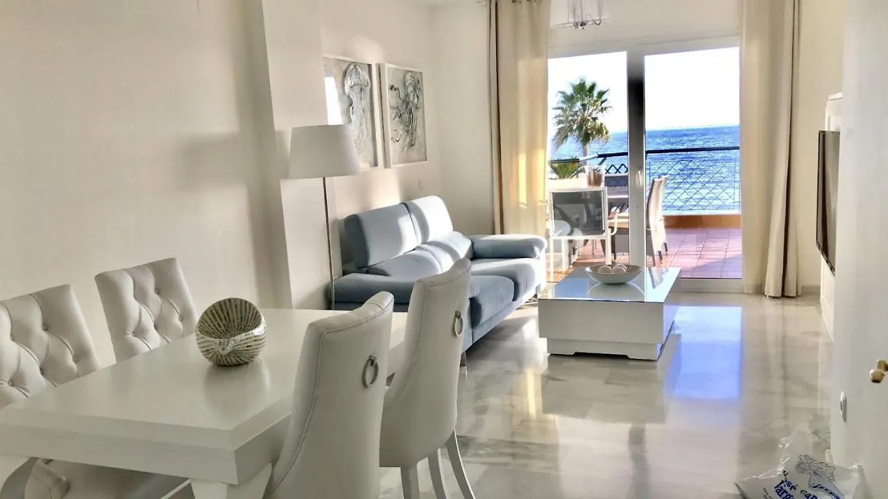 Mi Capricho B17 Beachfront Apartment Sitio de Calahonda