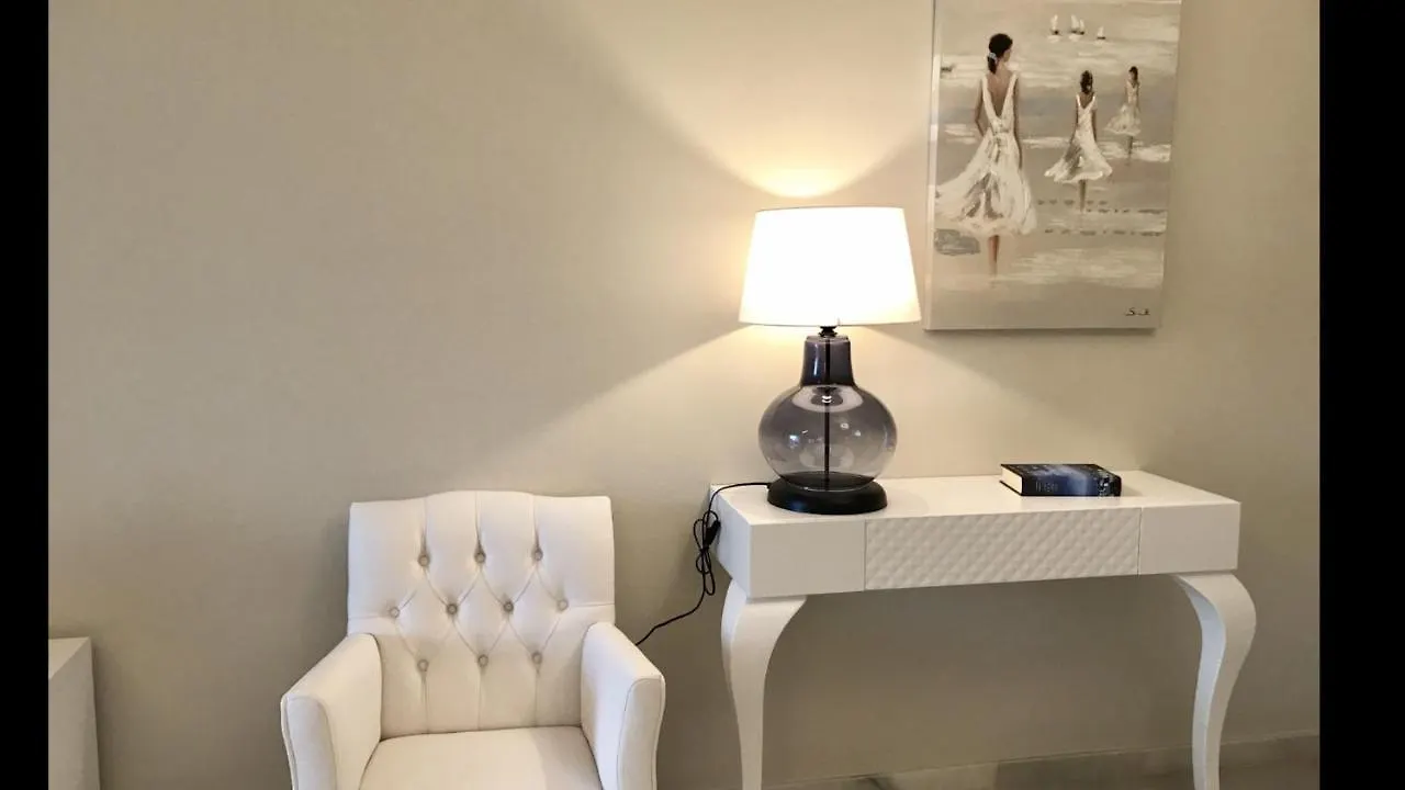 Mi Capricho B17 Beachfront Apartment Sitio de Calahonda
