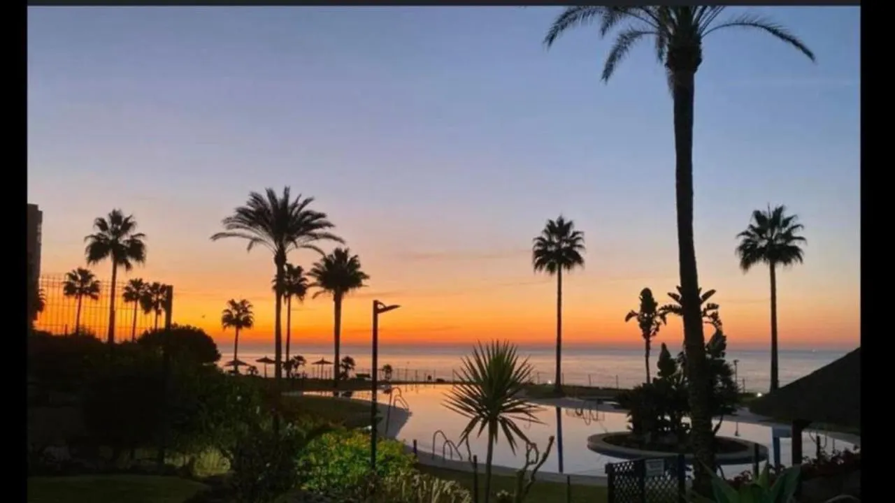 Mi Capricho B17 Beachfront Apartment Sitio de Calahonda